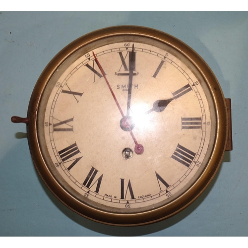 45 - A Smiths 8-day ship's brass and metal circular bulkhead clock, with white dial and Roman numerals, 1... 