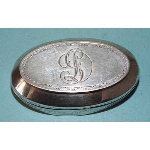 139 - An unmarked Continental oval shape white metal two-division snuff box, with double lid and engraved ... 