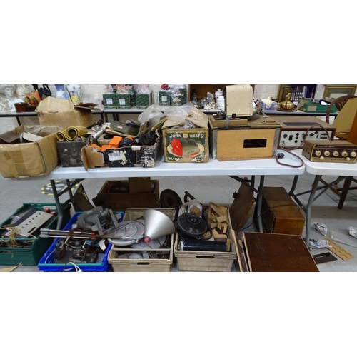 93 - Three GEC valves, a Bakelite valve radio, a Leek Point One stereo amplifier, various items of vintag... 