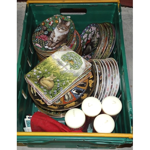 59 - A large selection of Danbury Mint cat-related collectors' plates, tea ware and a cased set of Patter... 