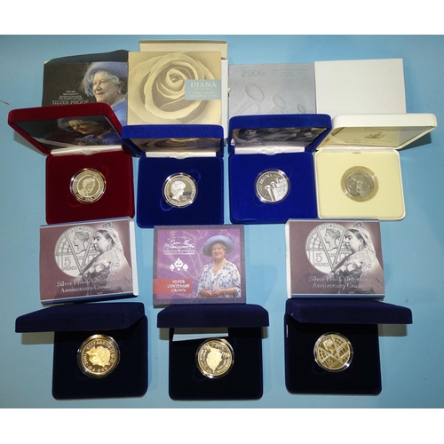 138 - The Royal Mint, a collection of seven cased silver proof commemorative crowns/£5 coins, compri... 