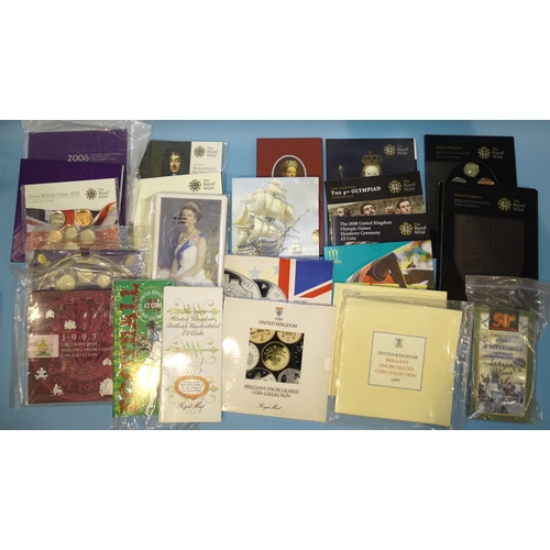 148 - The Royal Mint, various Great Britain uncirculated coin collections, commemorative crowns, £2 ... 