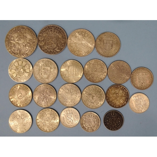 189 - A collection of World silver coinage, including an Austria restrike 1486 Guldiner, ten 2-schilling 1... 