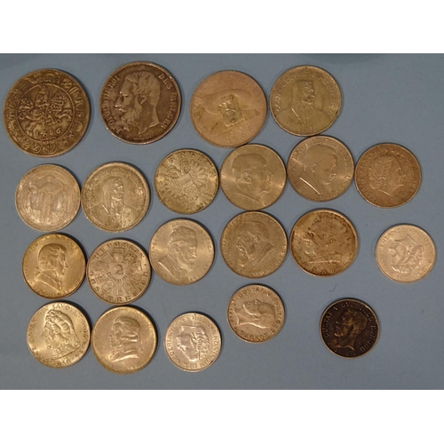 189 - A collection of World silver coinage, including an Austria restrike 1486 Guldiner, ten 2-schilling 1... 