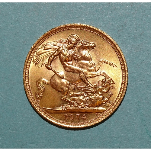 221 - An Elizabeth II 1974 sovereign.