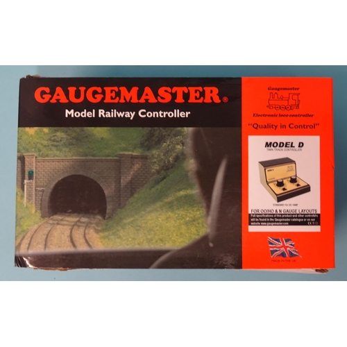 257 - Gaugemaster, Model D twin-track controller, (boxed).