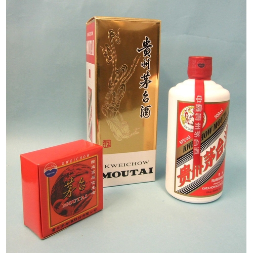 601 - Kweichow Moutai 2018, 53% vol, 500ml, in original glass bottle with box containing two presentation ... 