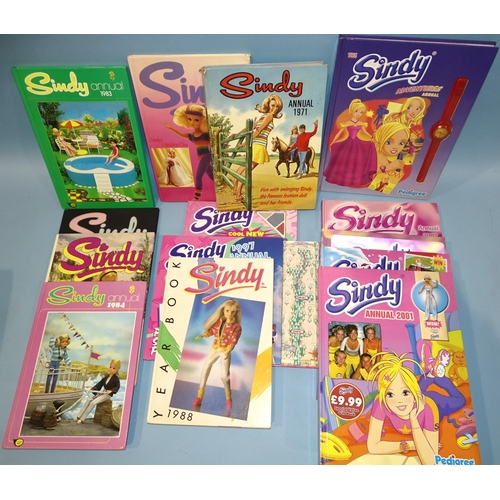 443 - A Sindy-Space 4x4, a Sindy Popstar Party House, (both boxed) and thirteen Sindy annuals 1971-2007, (... 