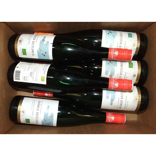 572 - Gruner Veltliner, Austrian organic white wine, 12% vol, 750ml, (6).