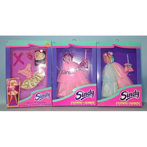 80 - Sindy clothing, Hasbro boxed outfits: 