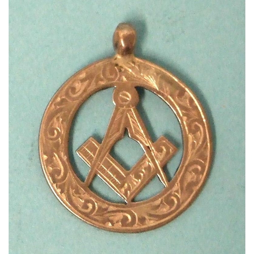 105 - Masonic, a 9ct gold chain fob of typical square and compasses form, within a circle, 2.3g.... 