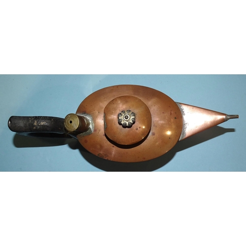 5 - A small vintage copper kettle believed to be used in the manufacture of beeswax, 15cm high.... 