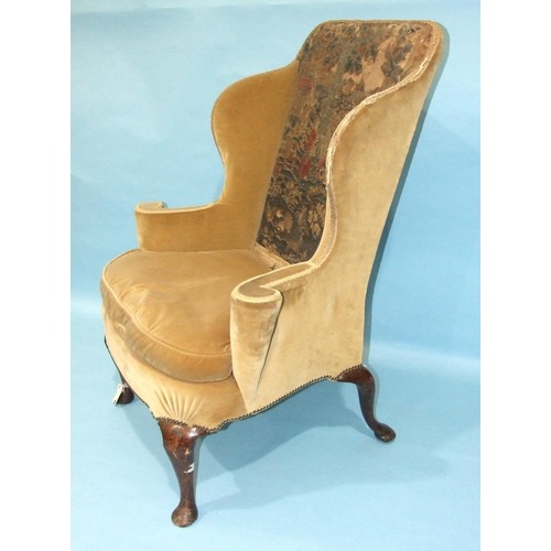 19 - *Please note, all starred lots are sold at no reserve.*A good early-18th century wing armchair of ge... 