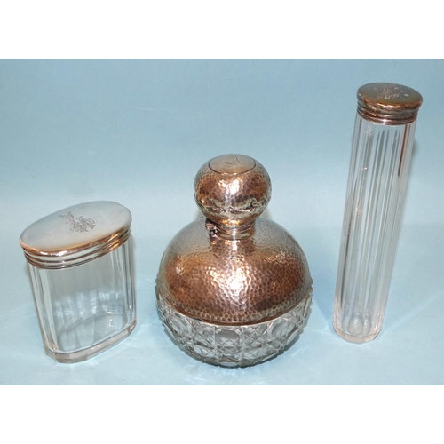 506 - A George V beaten silver and cut-glass scent bottle with hinged lid, 14cm high, damage to lid and tw... 