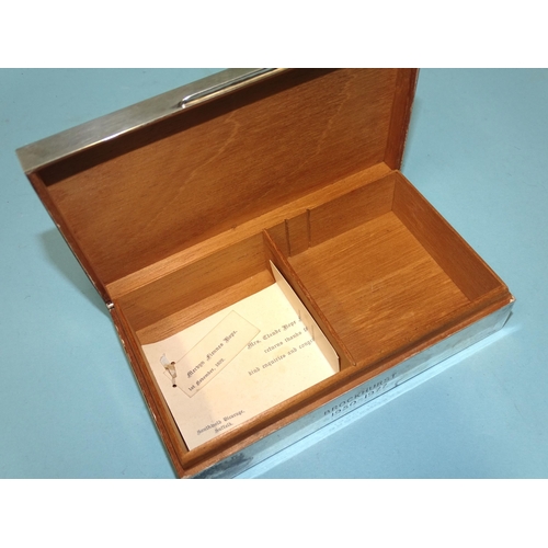 508 - A George V silver rectangular cigarette box with engine-turned lid, 15.5 x 9cm, Birmingham 1924, 4cm... 