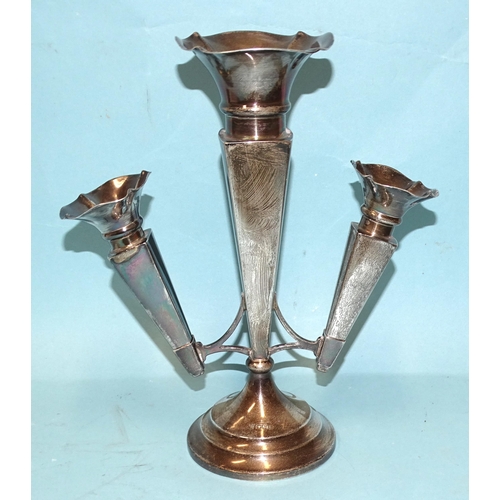 511 - A George V silver three-fluted epergne on loaded circular base, 24cm high, Sheffield 1918, maker JD/... 