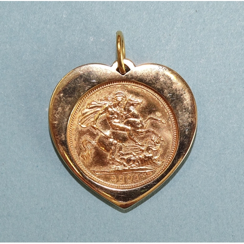 651 - A 2001 half-sovereign mounted in a 9ct gold heart-shaped pendant mount, 7g.