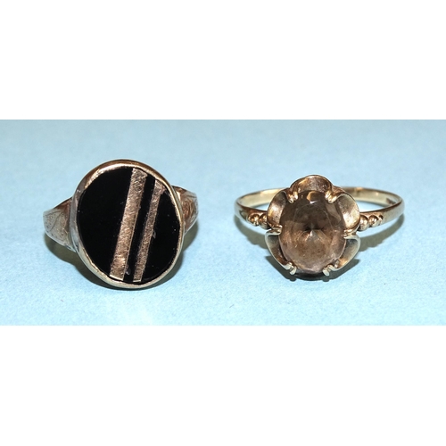 794 - A 9ct gold dress ring set smoky quartz, size Q and an onyx-set signet ring, unmarked, size L, gross ... 