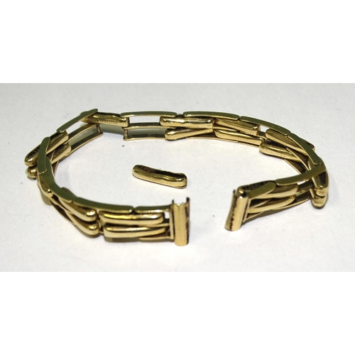 875 - A 9ct gold sprung watch bracelet, gross weight 8g (including springs).