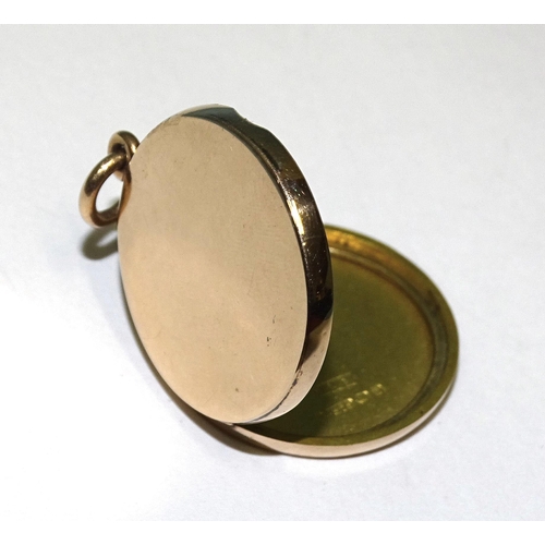 910 - A 9ct rose gold plain circular locket, 25mm diameter, 7.5g.