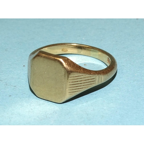 941 - An 18ct gold signet ring, size Z, 12.6g.