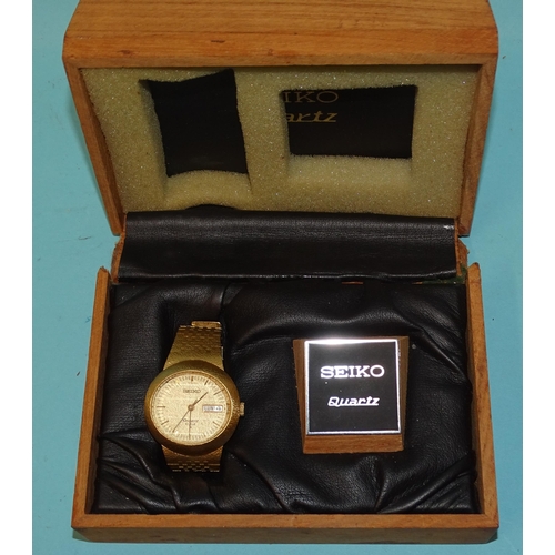 697 - Seiko, a 1970's quartz V.F.A. 18ct gold wrist watch, 3823-5005, the oval textured dial with baton nu... 