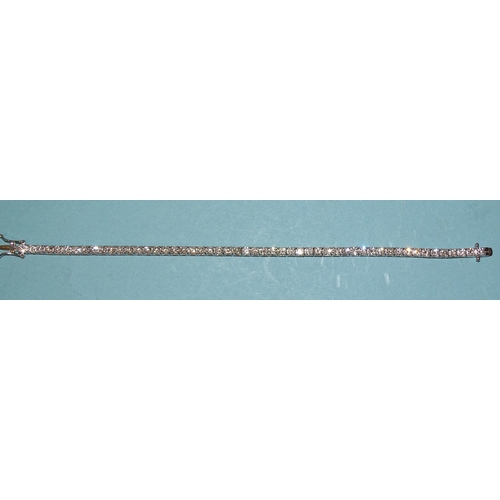 933 - A good-quality diamond tennis bracelet claw-set fifty-two well-matched brilliant-cut diamonds, in 18... 