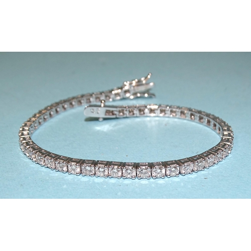 933 - A good-quality diamond tennis bracelet claw-set fifty-two well-matched brilliant-cut diamonds, in 18... 