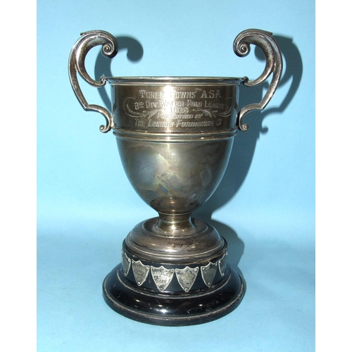 528 - A George V silver two-handled trophy cup, 19.5cm high, Birmingham 1911, ___10.6oz, 330g, with inscri... 