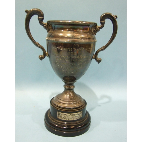 529 - A George VI silver two-handled trophy cup, 16.5cm high, Birmingham 1938, ___7oz, 220g, with inscript... 