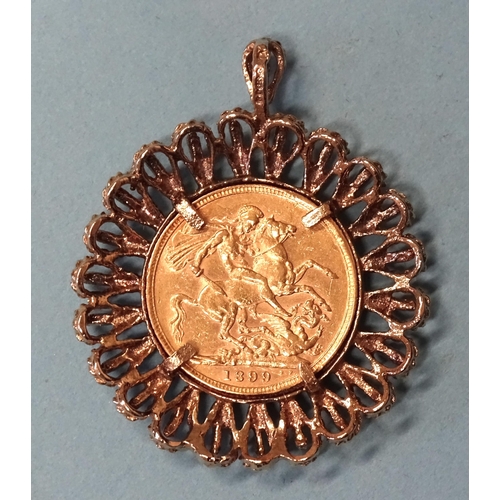 653 - A Queen Victoria 1899 sovereign in 9ct gold pendant mount, 16g.