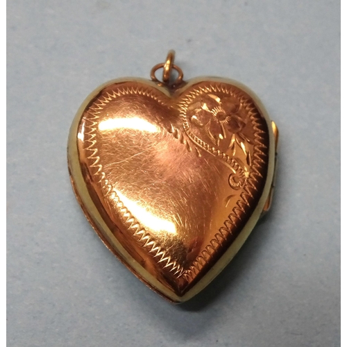 842 - A 9ct (back and front) heart-shaped locket pendant, 25 x 22cm, 5.1g.