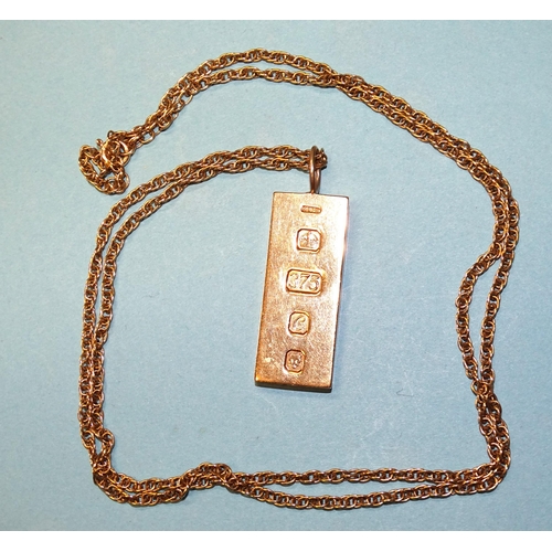 885 - A 9ct gold ingot pendant on 9ct gold rope-twist chain, 68cm long, total weight 25.8g.... 