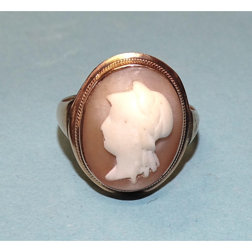 892 - A large 9ct gold shell cameo ring, (cameo worn), size T, 5.2g.