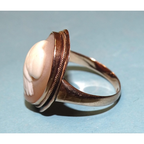 892 - A large 9ct gold shell cameo ring, (cameo worn), size T, 5.2g.