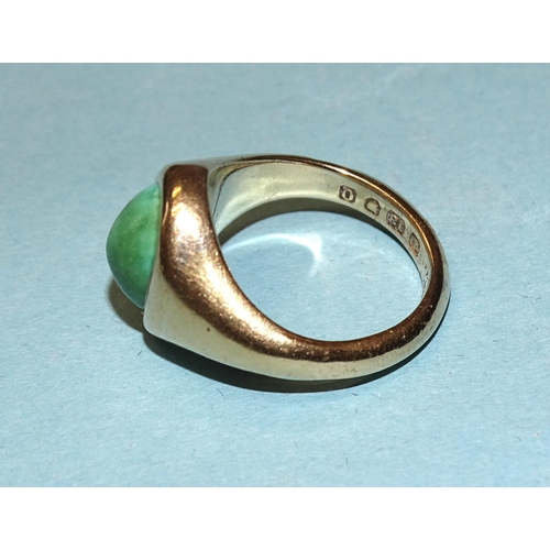 914 - An 18ct gold signet ring set turquoise, (discoloured), size K, 7.7g.