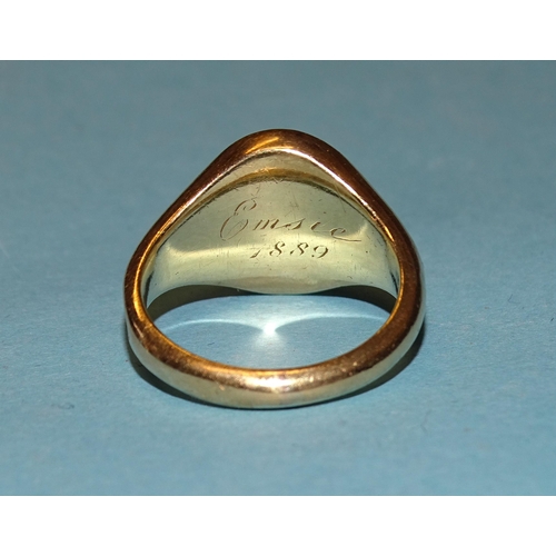 914 - An 18ct gold signet ring set turquoise, (discoloured), size K, 7.7g.