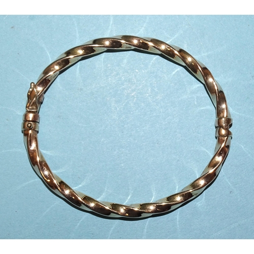 118 - A 9ct gold hinged bangle of twist design, 6.3g, (boxed).