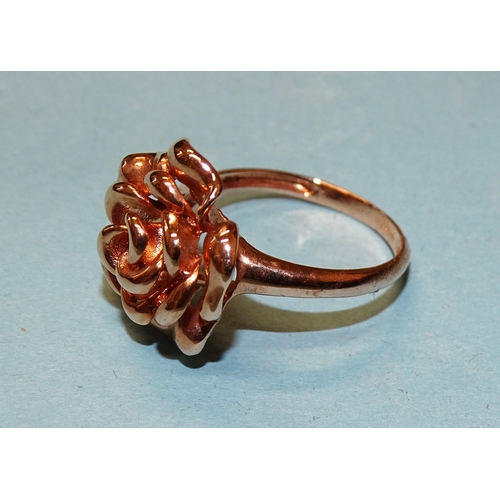 112 - A 9ct yellow gold ring moulded in the form of a rose, size R, 5g.