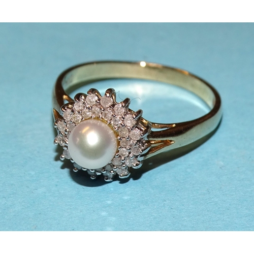 200 - A cultured pearl and diamond cluster ring, with 9ct gold mount, size R, 2.6g.