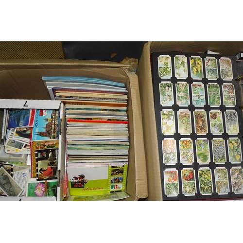 43 - A collection of reproduction cigarette cards, in folder, Brooke Bond & PG Tips tea cards in albu... 