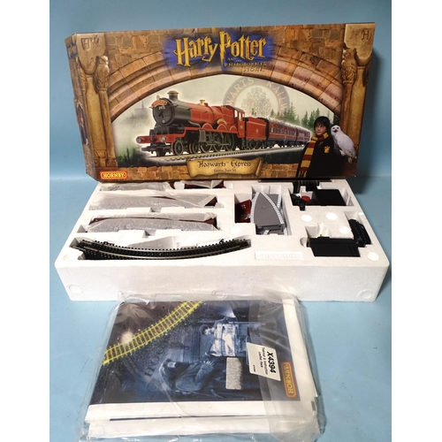 272 - Hornby OO gauge, R1025 Harry Potter and the Philosopher's Stone 