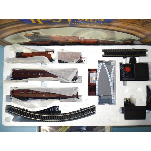 272 - Hornby OO gauge, R1025 Harry Potter and the Philosopher's Stone 