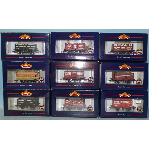 274 - Bachmann OO gauge, nine boxed wagons, all private owner (9).