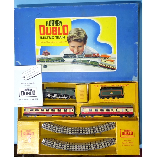 281 - Hornby Dublo, Set EDP15 Passenger Train Set with BR 4-6-2 locomotive 