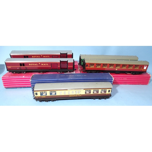 282 - Hornby Dublo, a 4620 Breakdown Crane, two 4401 T.P.O. Mail Vans, (no mail bags), (boxed), two corrid... 