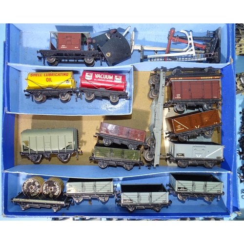 283 - Hornby Dublo, EDL18 standard 2-6-4 tank locomotive, (lid only, lid end missing), EDL17 0-6-2 tank lo... 