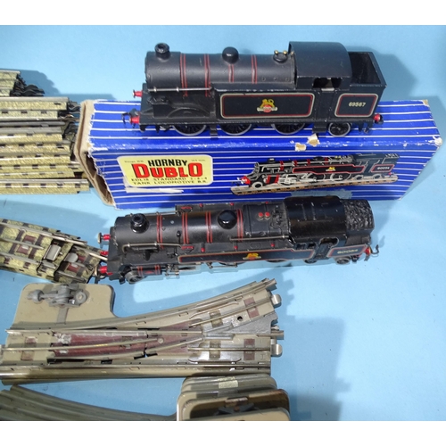 283 - Hornby Dublo, EDL18 standard 2-6-4 tank locomotive, (lid only, lid end missing), EDL17 0-6-2 tank lo... 