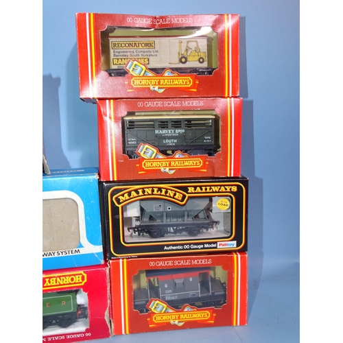 286 - Hornby OO gauge, R866 4-6-0 LNER B12 locomotive, (boxed, box a/f), Airfix 54121-3 4-6-0 BR Royal Sco... 