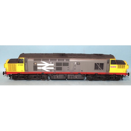 289 - Heljan O gauge, Class 37 Co-Co diesel locomotive, BR Railfreight RN37068, (medium weathering), (boxe... 